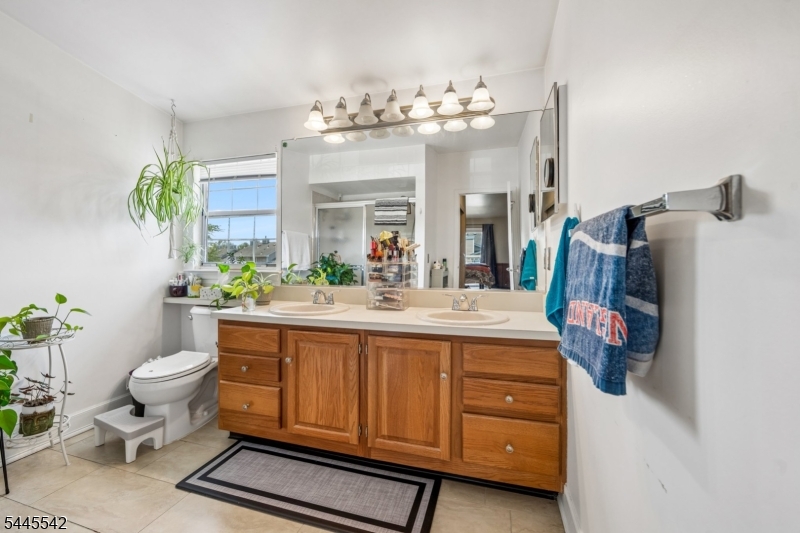 92 Ashley Court Bedminster NJ 07921