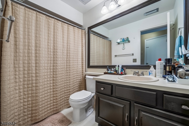 92 Ashley Court Bedminster NJ 07921