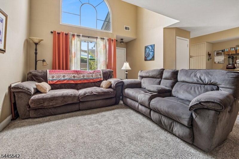 92 Ashley Court Bedminster NJ 07921