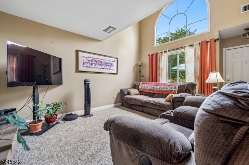 92 Ashley Court Bedminster NJ 07921