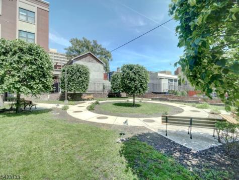 90 Clinton Avenue Newark NJ 07114