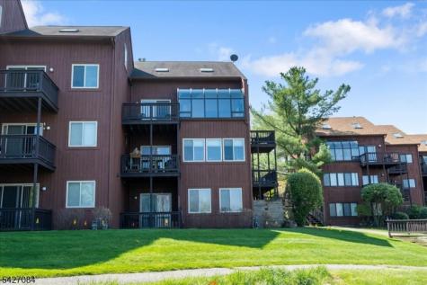 6 Falkenstein Dr Unit 8 Vernon NJ 07462