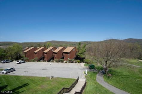 6 Falkenstein Dr Unit 8 Vernon NJ 07462