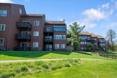6 Falkenstein Dr Unit 8 Vernon NJ 07462