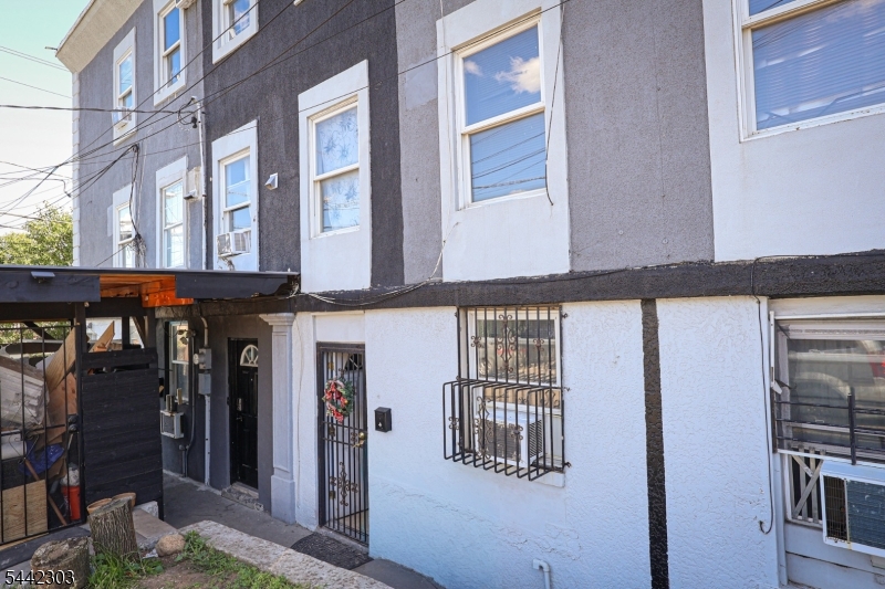 10 Oriental Street Newark NJ 07104