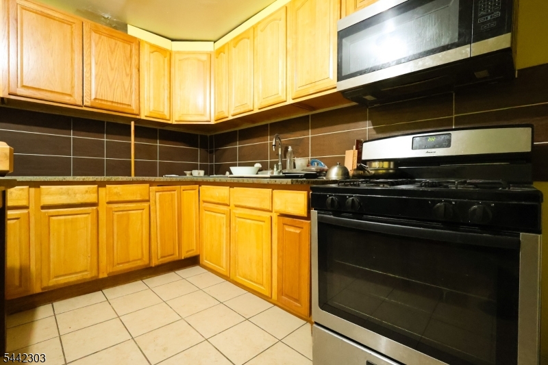 10 Oriental Street Newark NJ 07104