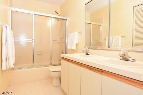 41 Litchult Lane Mahwah NJ 07430