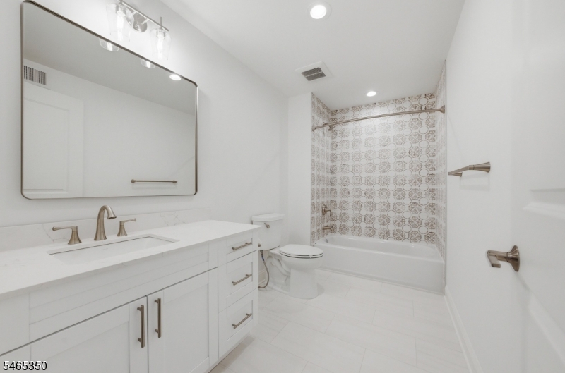 18 Remington Court Howell NJ 07727