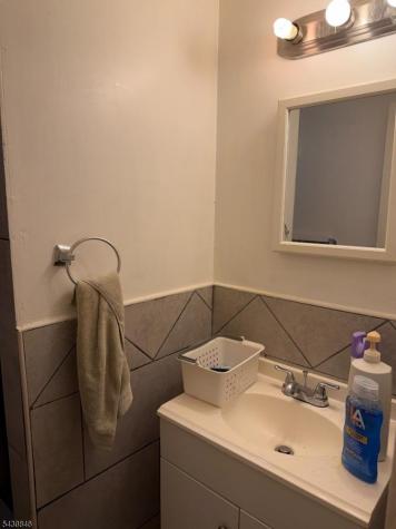 16 Carolyn Terrace Roselle NJ 07203
