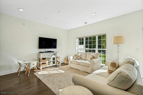 53 Veterans Way Morris Plains NJ 07950