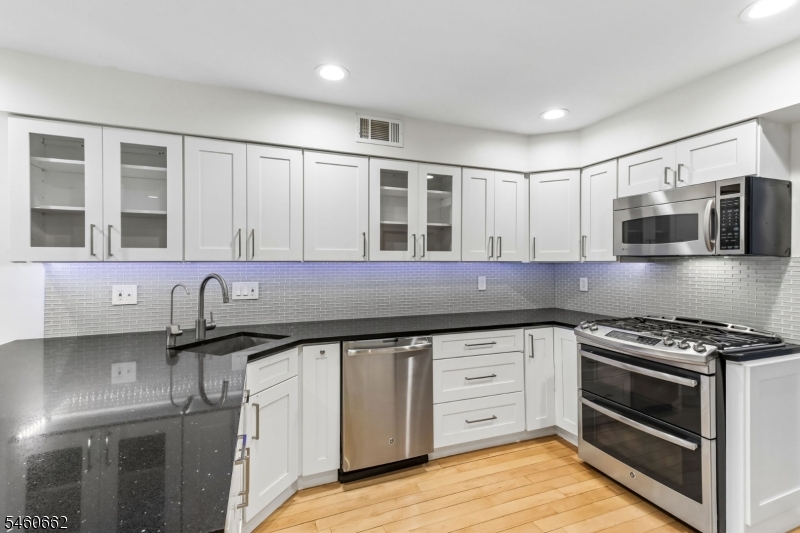28 Raven Drive Morris NJ 07960
