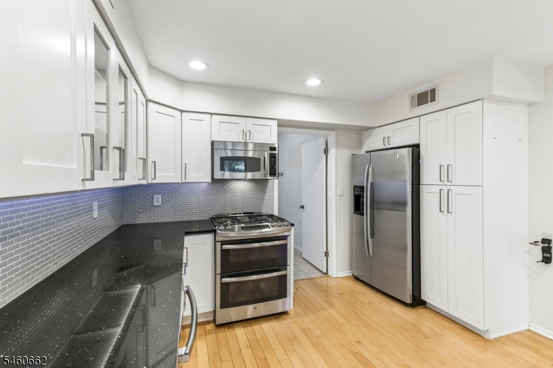 28 Raven Drive Morris NJ 07960