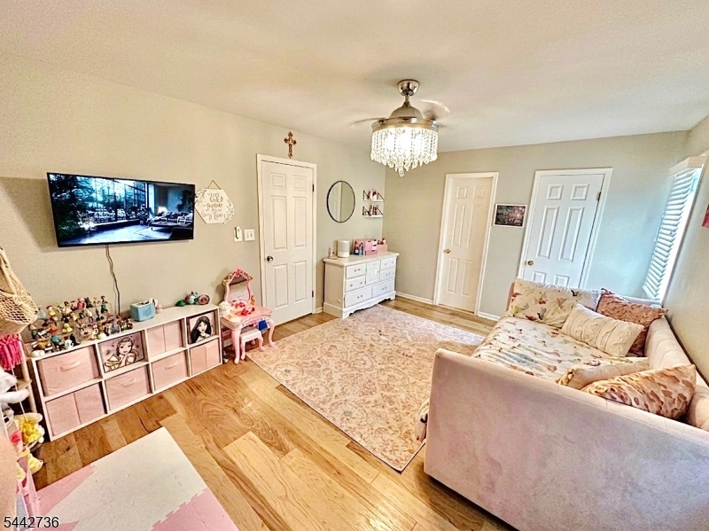 8 Plum Court Raritan NJ 08822