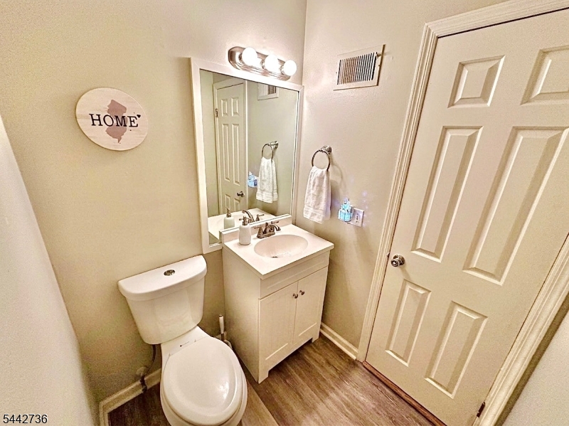 8 Plum Court Raritan NJ 08822