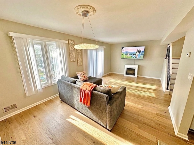 8 Plum Court Raritan NJ 08822