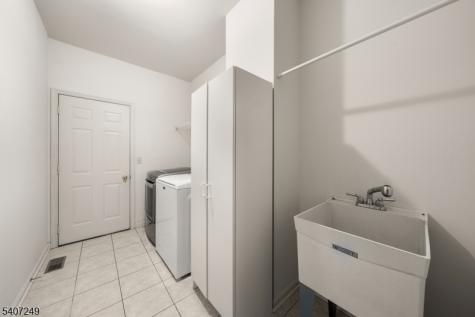 48 Bovensiepen Court Roseland NJ 07068