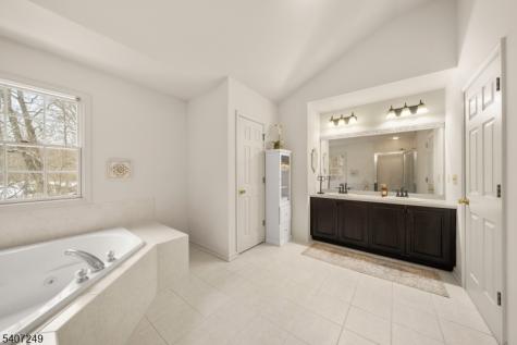 48 Bovensiepen Court Roseland NJ 07068