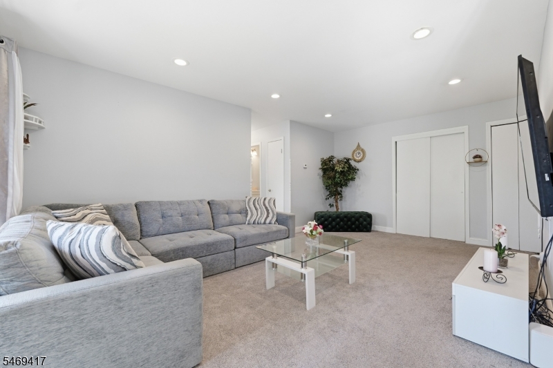 23 Powderhorn Court Woodbridge NJ 07095