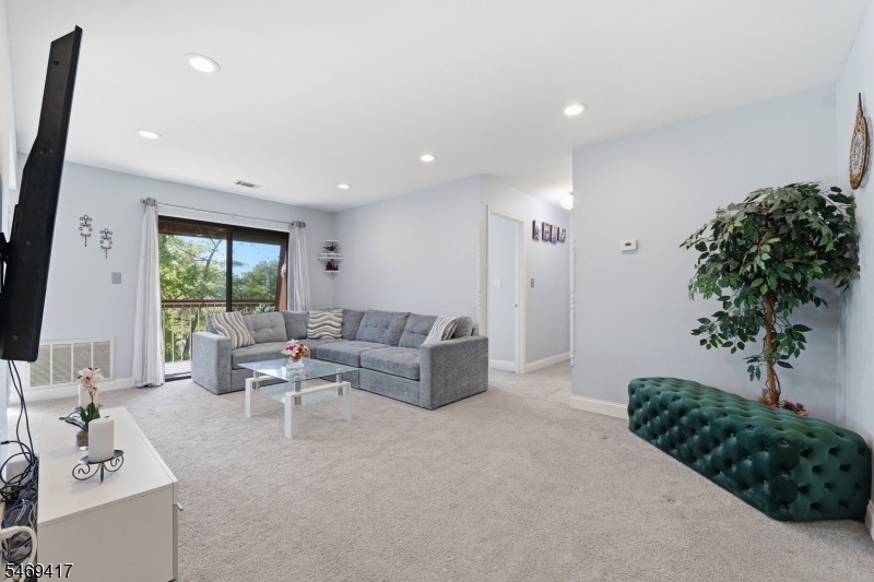 23 Powderhorn Court Woodbridge NJ 07095