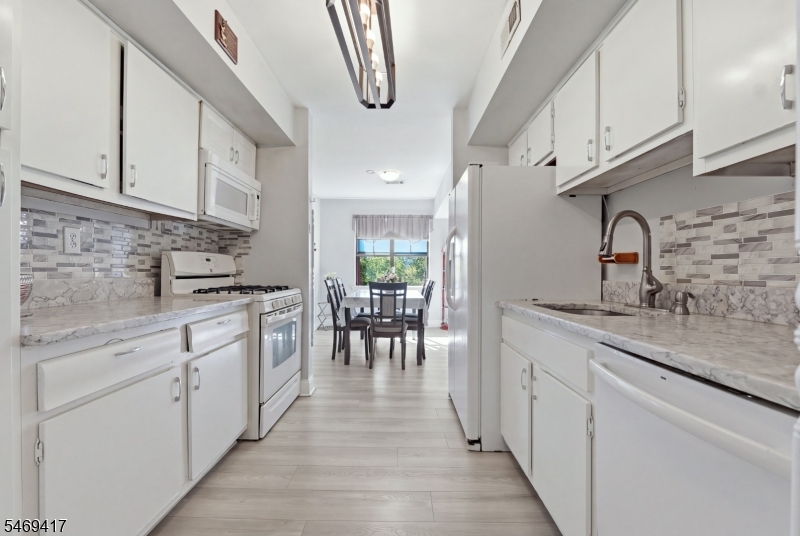 23 Powderhorn Court Woodbridge NJ 07095