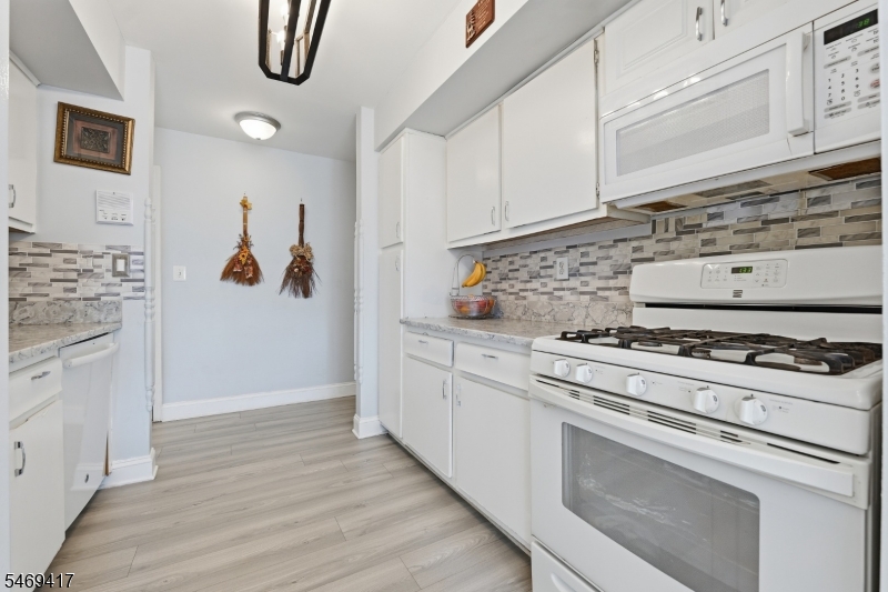 23 Powderhorn Court Woodbridge NJ 07095