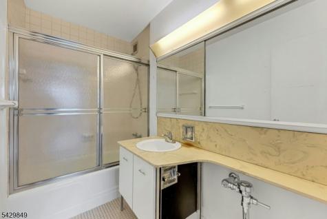 2077 Center Avenue Fort Lee NJ 07024