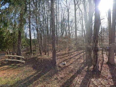 96 Pier Lane Fairfield NJ 07004