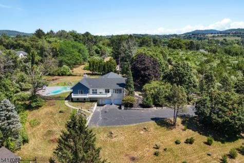 2 Rossi Drive Clinton NJ 08809