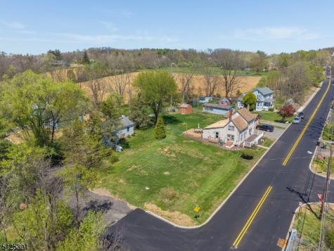 2 Maple Lane Hampton NJ 08827