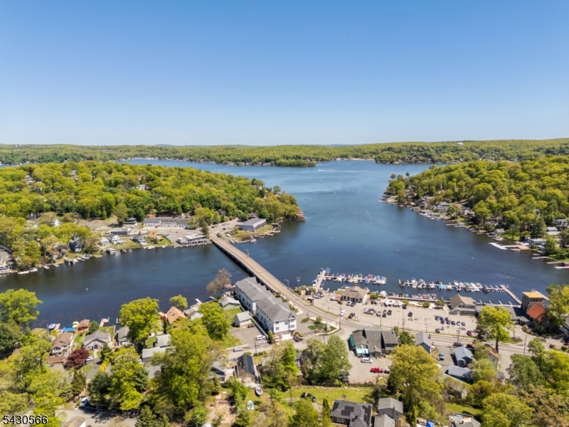 8 Oneida Avenue Hopatcong NJ 07843