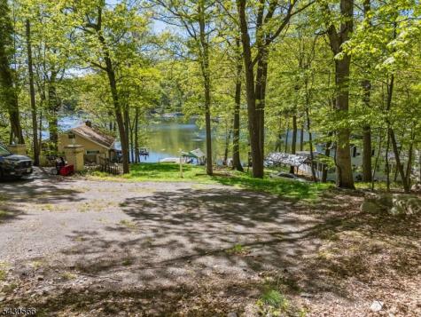 8 Oneida Avenue Hopatcong NJ 07843
