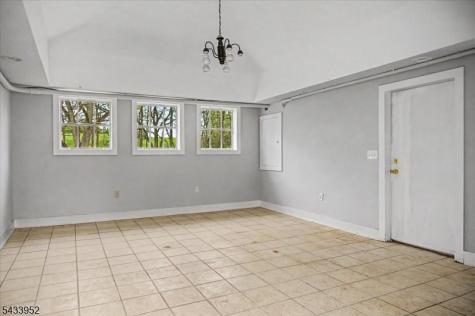 80 Valley Crest Road Clinton NJ 08801