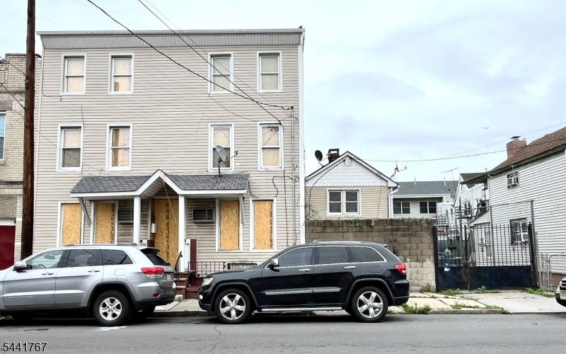 146 Pacific Street Newark NJ 07105