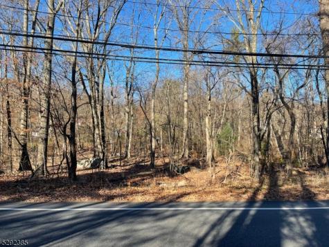 628 Lake Shore West Milford NJ 07421