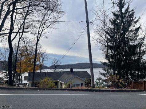628 Lake Shore West Milford NJ 07421