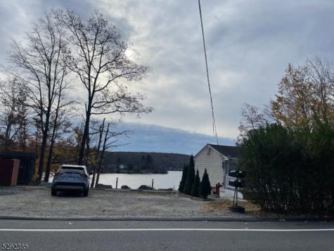 628 Lake Shore West Milford NJ 07421