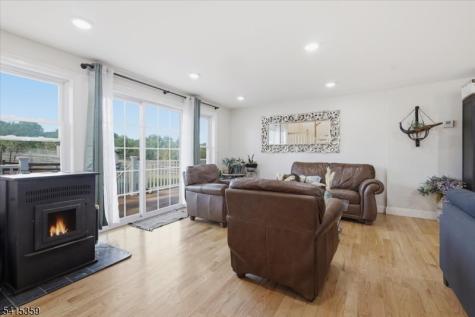 72 Pond Lane Holland NJ 08848