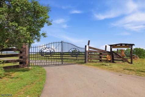 72 Pond Lane Holland NJ 08848