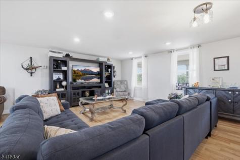 72 Pond Lane Holland NJ 08848