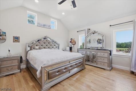 72 Pond Lane Holland NJ 08848