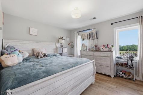 72 Pond Lane Holland NJ 08848