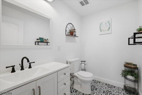 72 Pond Lane Holland NJ 08848
