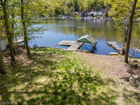 7 Riggs Avenue Hopatcong NJ 07843