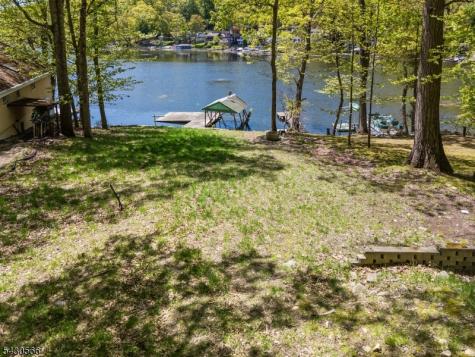 7 Riggs Avenue Hopatcong NJ 07843