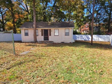 679 Haxtun Avenue City Of Orange NJ 07050