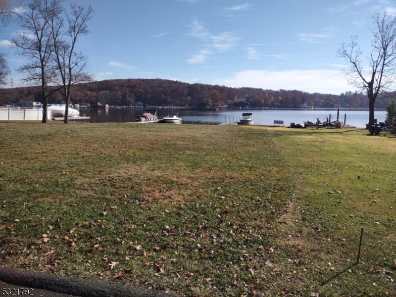 17 Shore Road Jefferson NJ 07849