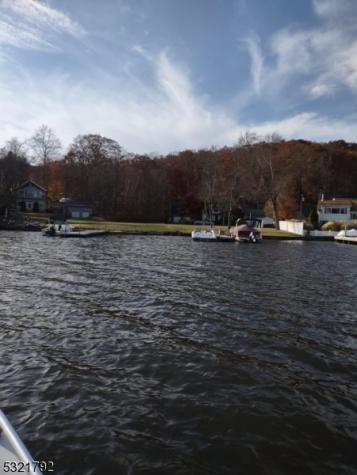 17 Shore Road Jefferson NJ 07849