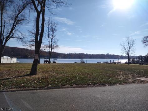 17 Shore Road Jefferson NJ 07849