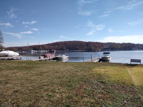 17 Shore Road Jefferson NJ 07849