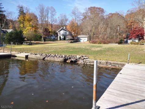 17 Shore Road Jefferson NJ 07849